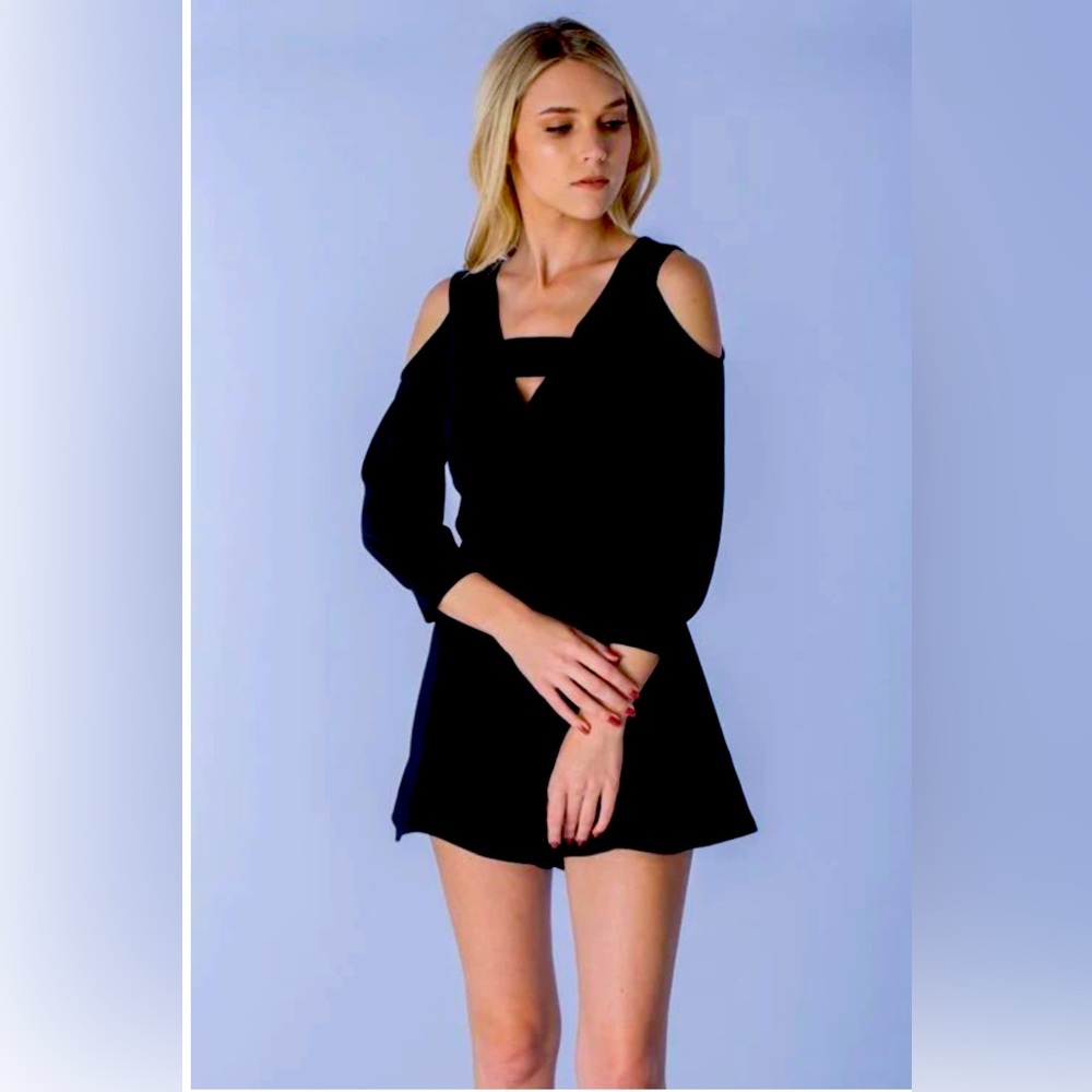 Do & Be - Keyhole Cold Shoulder Romper -NWT -Small